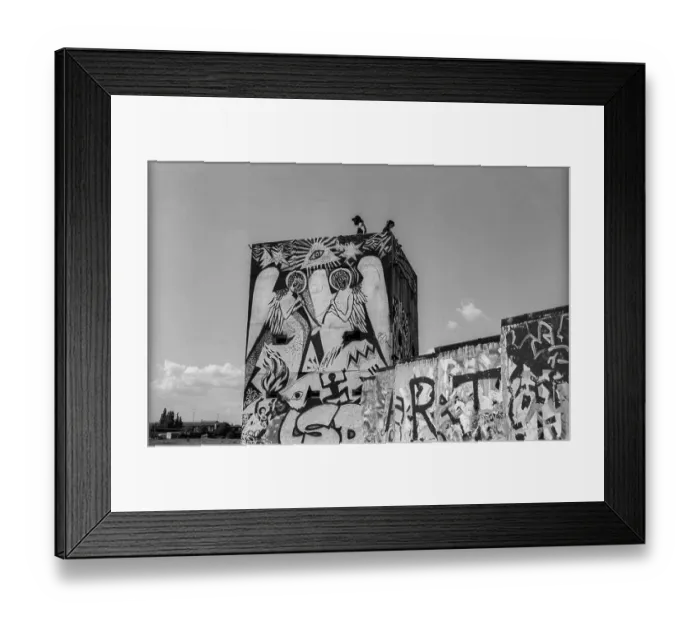 Framed Print : Germany, Berlin, 27.07.1991, painted former watchtower at the Spreebogen