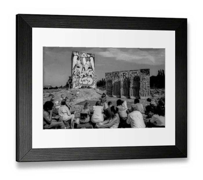 Framed Print : Germany, Berlin, 27.07.1991, painted former watchtower at the Spreebogen Framed Print : Germany, Berlin, 27.07.1991, painted former watchtower at the Spreebogen