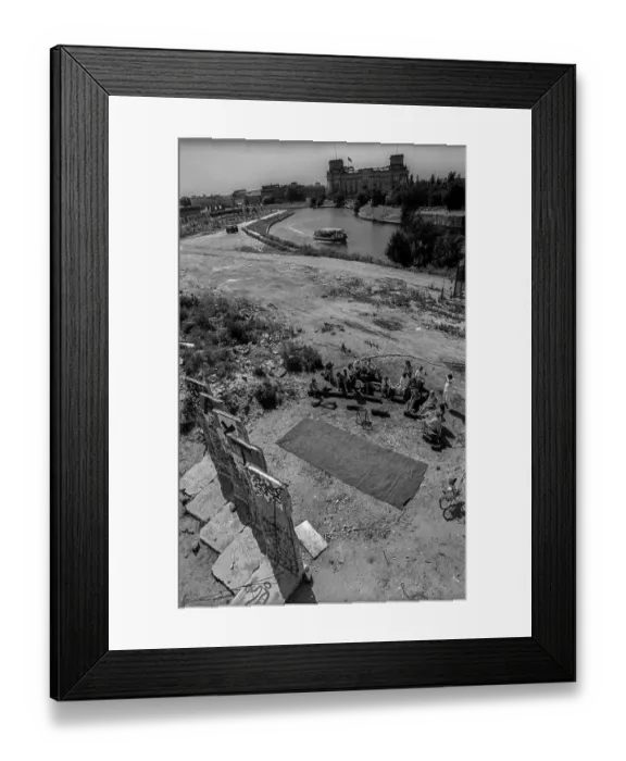 Framed Print : Germany, Berlin, 27.07.1991, painted former watchtower at the Spreebogen