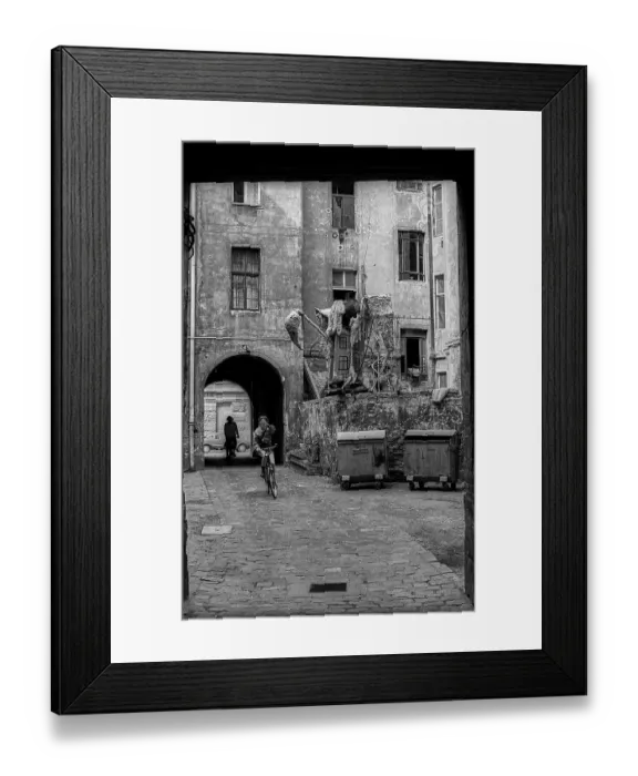 Framed Print : Germany, Berlin, 14.08.1991, backyard of the squatted house Auguststrasse 10