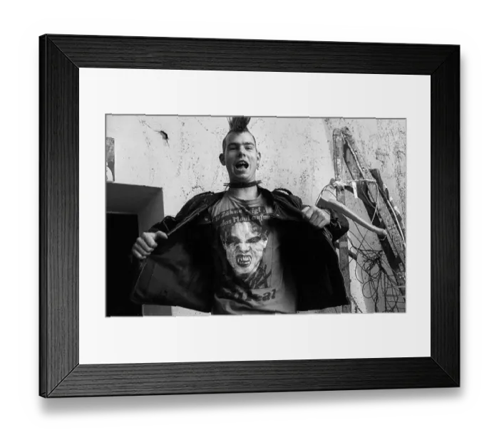 Framed Print : Germany, Berlin, 06.09.1991, Punk at KDW