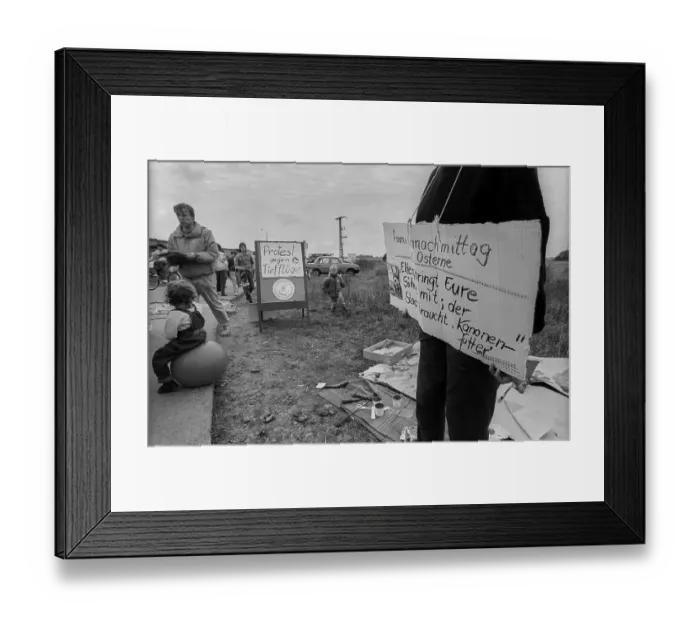 Framed Print : Germany, Osterne, 12.11.1991, Open day at a former NVA missile site (now Bundeswehr) Framed Print : Germany, Osterne, 12.11.1991, Open day at a former NVA missile site (now Bundeswehr)