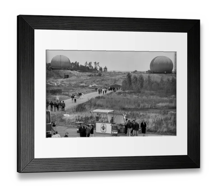 Framed Print : Germany, Osterne, 12.11.1991, Open day in a former missile site of the NVA (now Bundeswehr) Framed Print : Germany, Osterne, 12.11.1991, Open day in a former missile site of the NVA (now Bundeswehr)