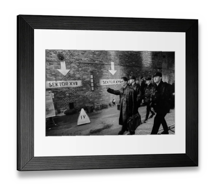Framed Print : Germany, Berlin, 18.10.1991, shooting of the film The Visitor