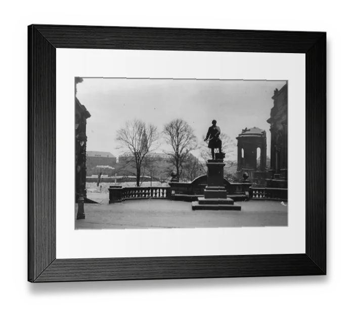 Framed Print : Semper Monument on the Bruehl Terrace Framed Print : Semper Monument on the Bruehl Terrace