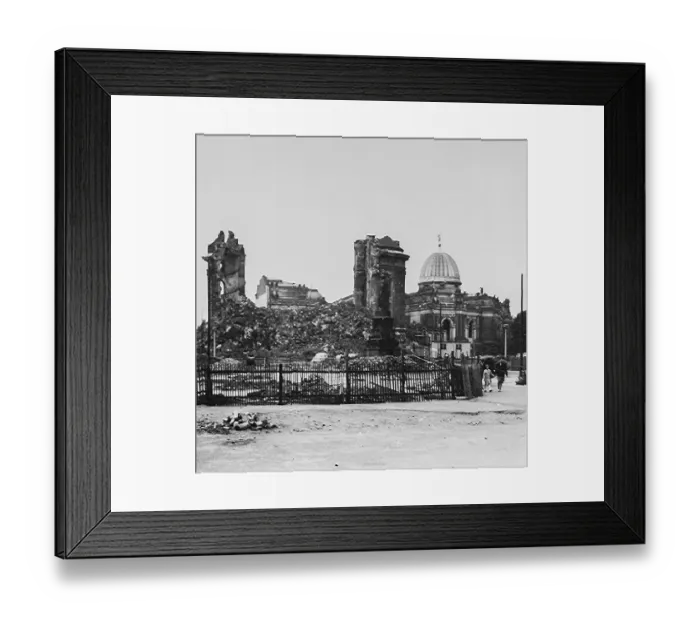 Framed Print : Mountain of rubble after the collapse on 15