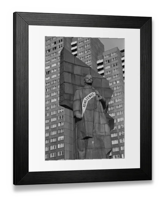 Framed Print : Lenin Monument with banner No Violence shortly in front of the start of demolition work