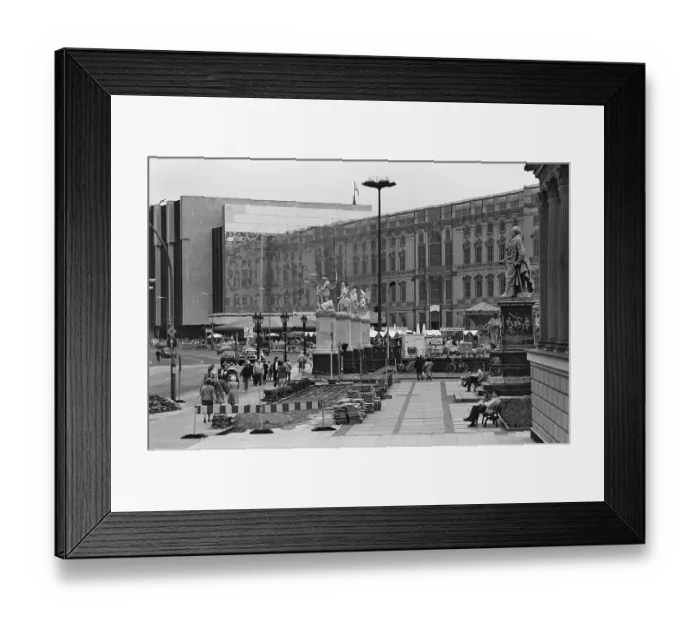 Framed Print : The castle dummy as an advertisement for the reconstruction of the Berlin City Palace