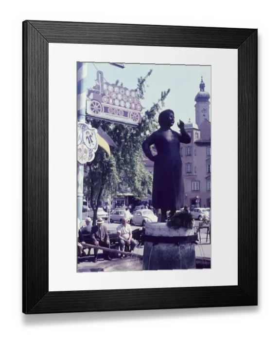 Framed Print : Liesl Karlstadt sculpture at the Viktualienmarkt