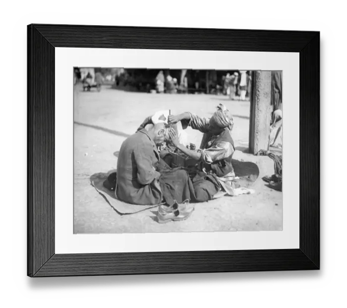 Framed Print : Historic photograph, hairdresser Framed Print : Historic photograph, hairdresser