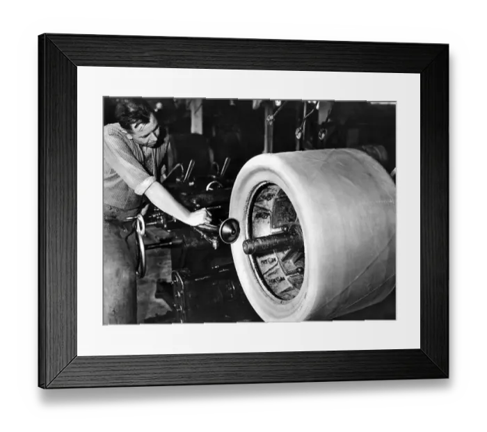 Framed Print : Historic photo, workers in tyre factory, ca. 1940