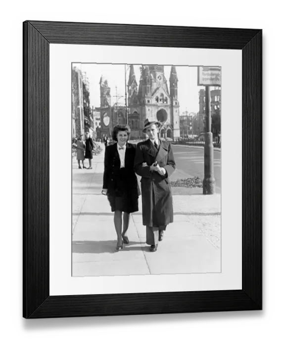 Framed Print : Couple strolling on Tauentzienstrasse