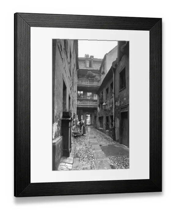 Framed Print : Woman in an alley way in Alt-Berlin