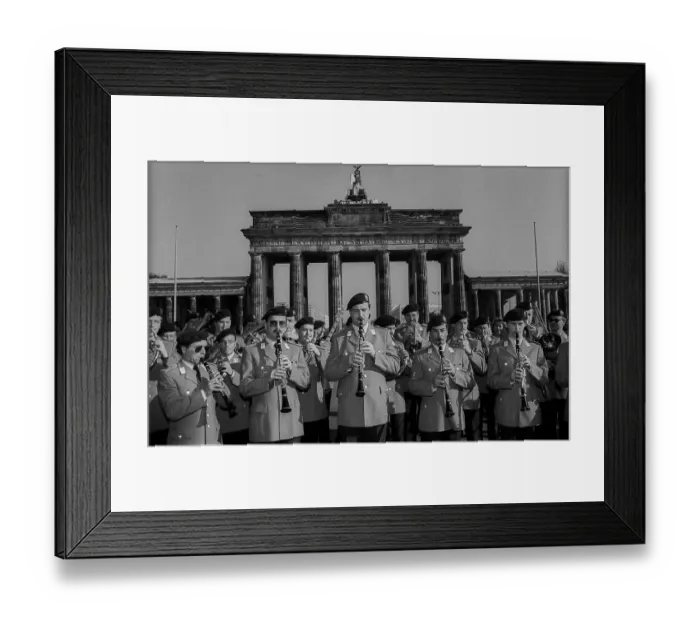 Framed Print : Germany, Berlin, 20.10.1991, Military band of the Bundeswehr in front of the Brandenburg Tor tor