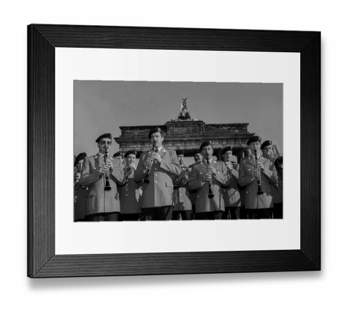 Framed Print : Germany, Berlin, 20.10.1991, Military band of the Bundeswehr in front of the Brandenburg Tor tor Framed Print : Germany, Berlin, 20.10.1991, Military band of the Bundeswehr in front of the Brandenburg Tor tor