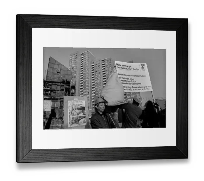 Framed Print : Germany, Berlin, 23 October 1991 Framed Print : Germany, Berlin, 23 October 1991