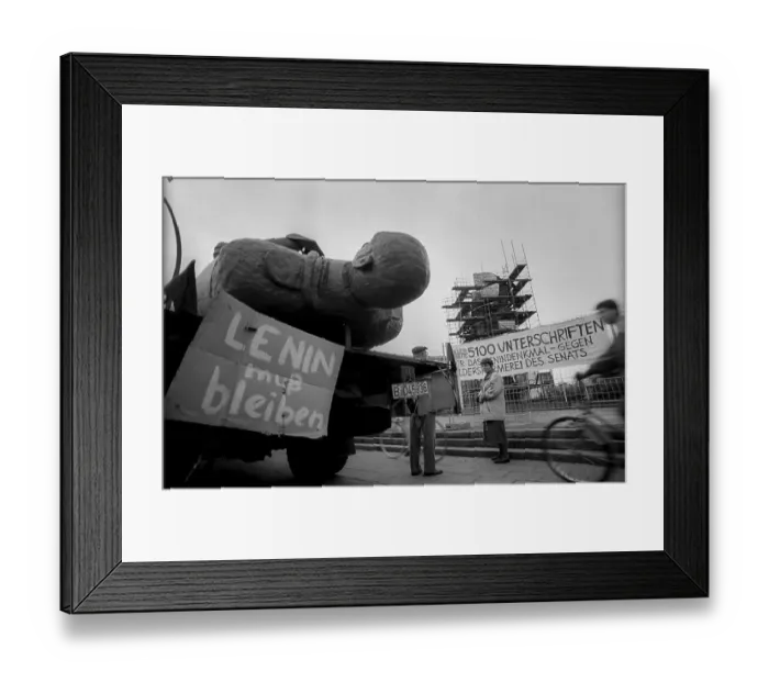 Framed Print : Germany, Berlin, 23 October 1991 Framed Print : Germany, Berlin, 23 October 1991