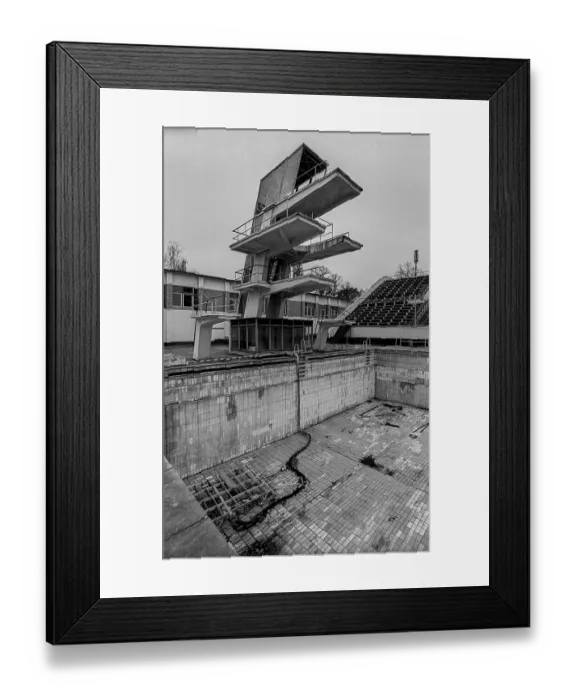 Framed Print : Germany, Berlin, 16.11.1991, Friesenstadion (swimming stadium) in decay Framed Print : Germany, Berlin, 16.11.1991, Friesenstadion (swimming stadium) in decay