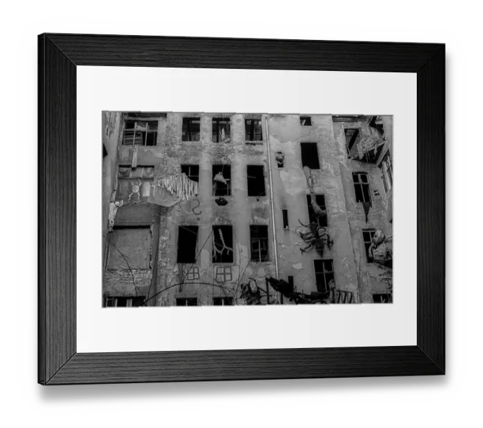 Framed Print : Germany, Berlin, 30.11.1991, House wall with artworks in the backyard