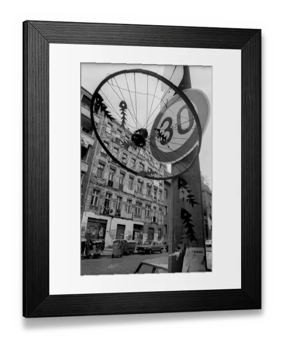 Framed Print : Germany, Berlin, 05.12.1991, squatted houses in Rigaer Strasse Framed Print : Germany, Berlin, 05.12.1991, squatted houses in Rigaer Strasse