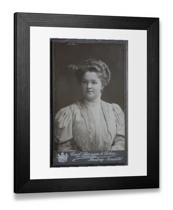 Framed Print : Woman, visit format, Carte de Visite Framed Print : Woman, visit format, Carte de Visite