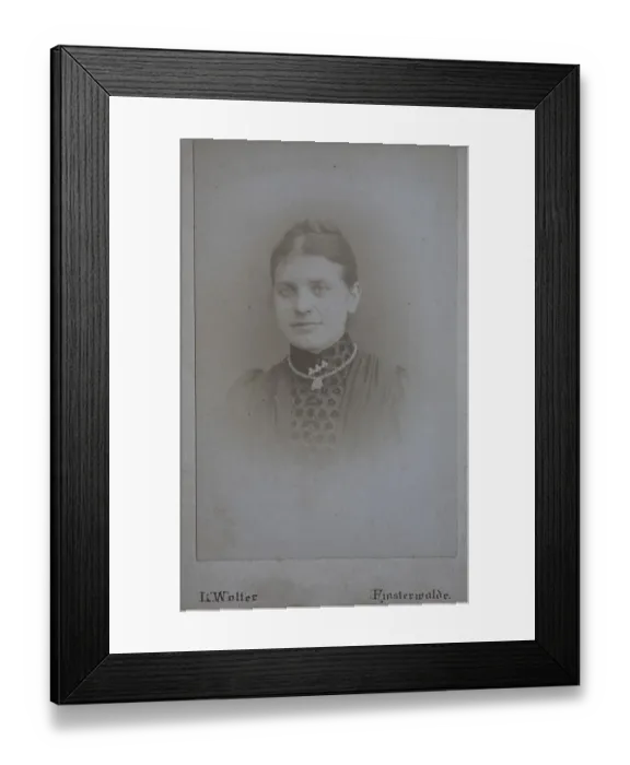 Framed Print : Woman, visiting format, Carte de Visite