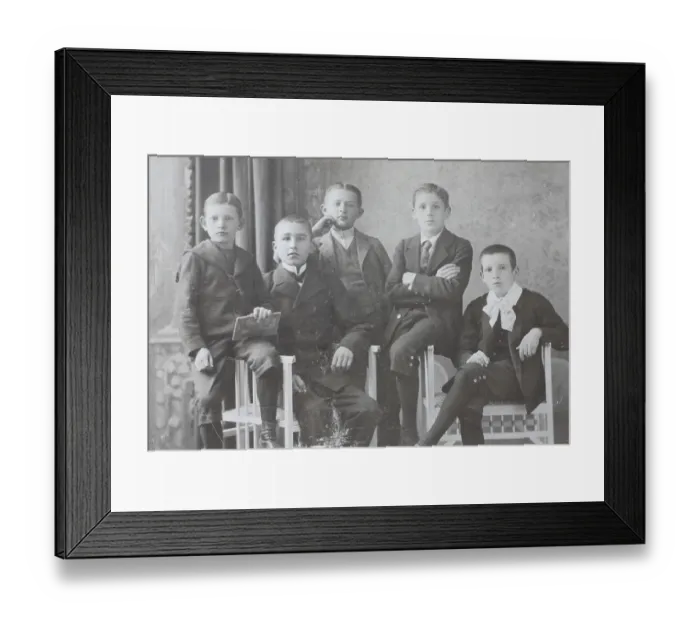 Framed Print : Group with five pupils, boys, children Framed Print : Group with five pupils, boys, children