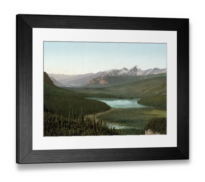 Framed Print : Lake Emerald Lake in Yoho National Park in British Columbia