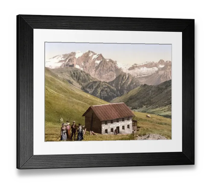 Framed Print : Summer holidaymakers at the Valentini Sellajoch Inn