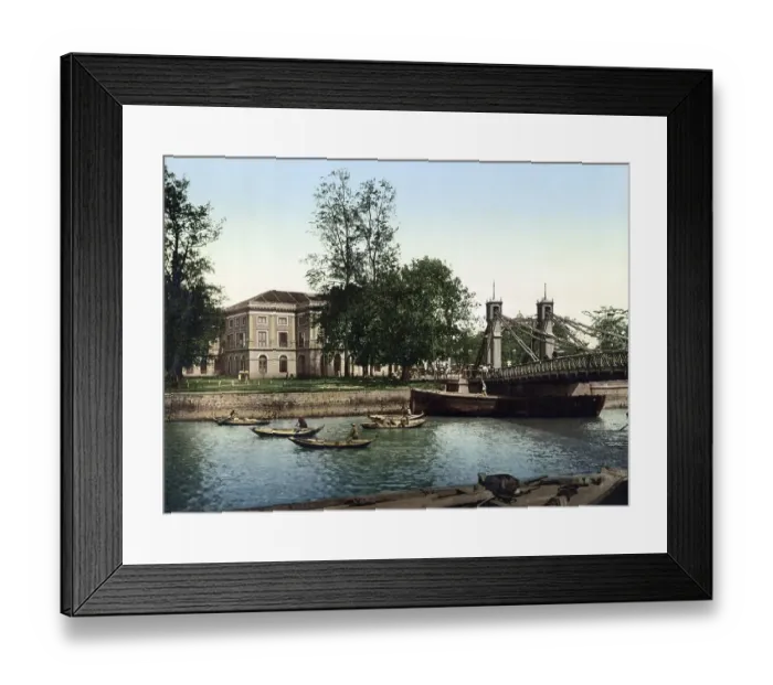 Framed Print : Singapore, Cavenagh Bridge with Stamp Office Framed Print : Singapore, Cavenagh Bridge with Stamp Office