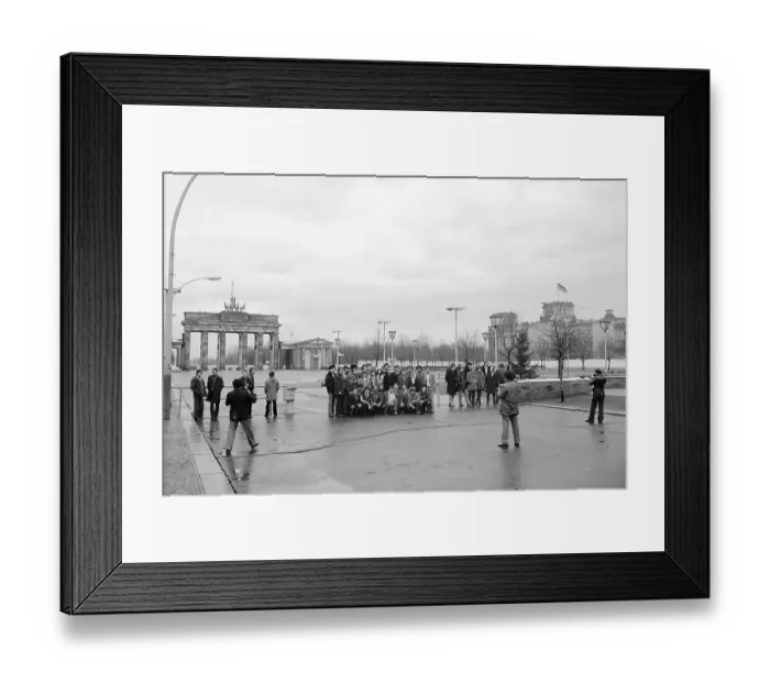 Framed Print : 13.02.1973, GDR, East Berlin, Pariser Platz, a group of travellers having their photo taken in front of the Brandenburg Gate East Berlin, Berlin-Mitte, GDR Framed Print : 13.02.1973, GDR, East Berlin, Pariser Platz, a group of travellers having their photo taken in front of the Brandenburg Gate East Berlin, Berlin-Mitte, GDR