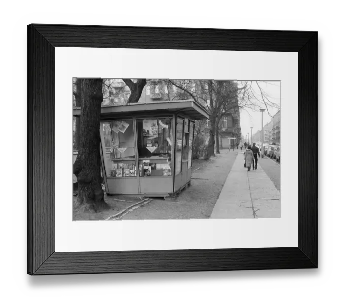 Framed Print : 17 November 1981, GDR, East Berlin, Prenzlauer Berg district, Dunkerstrasse at the corner of Raumerstrasse, closed newspaper kiosk of the Postzeitungsvertrieb (PVZ) of the GDR East Berlin, Berlin-Prenzlauer Berg, GDR GDR