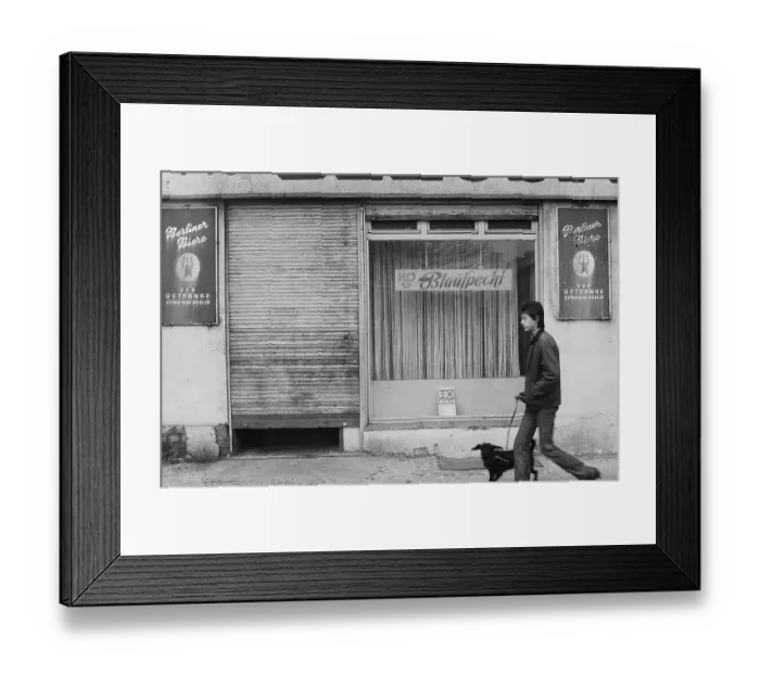 Framed Print : 07.12.1981, GDR, East Berlin, Prenzlauer Berg district, locked entrance of the HO restaurant Zum Blauspecht East Berlin, Berlin-Prenzlauer Berg, GDR GDR