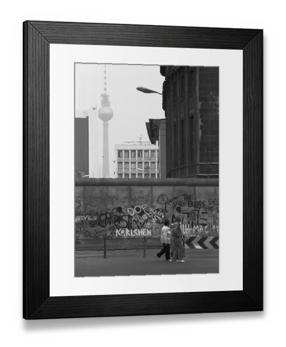 Framed Print : 20 November 1988, West Berlin, Ebertstrasse, view over the Wall towards the television tower (East Berlin) West Berlin, Berlin-Tiergarten, Germany, Europe Framed Print : 20 November 1988, West Berlin, Ebertstrasse, view over the Wall towards the television tower (East Berlin) West Berlin, Berlin-Tiergarten, Germany, Europe