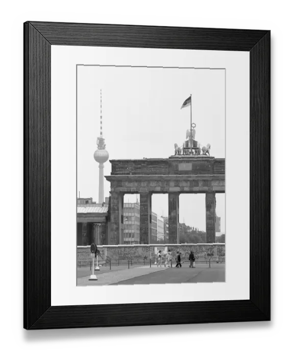 Framed Print : 20.11.1988, West Berlin, view of the Brandenburg Tor from the west side, Strasse des 17