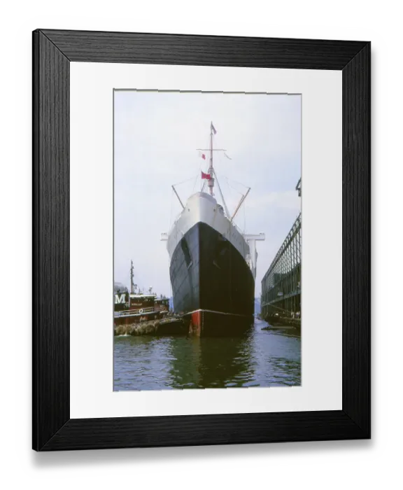 Framed Print : New York in 1966, Manhattan, passenger steamer Queen Mary docking at the pier Framed Print : New York in 1966, Manhattan, passenger steamer Queen Mary docking at the pier
