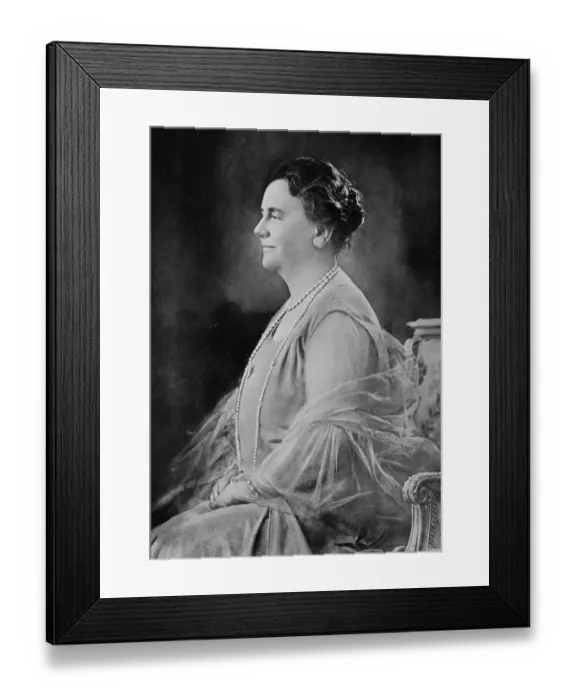 Framed Print : Wilhelmina (Wilhelmina Helena Pauline Maria: 1880-1962) Queen of the Kingdom of the Netherlands from 1890-1948. three-quarter profile portrait of the seated Queen Wilhelmina Framed Print : Wilhelmina (Wilhelmina Helena Pauline Maria: 1880-1962) Queen of the Kingdom of the Netherlands from 1890-1948. three-quarter profile portrait of the seated Queen Wilhelmina