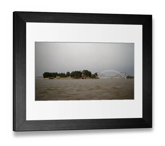 Framed Print : Lansdowne railway bridge over the river Indus in Sukkur, Pakistan 1962 Framed Print : Lansdowne railway bridge over the river Indus in Sukkur, Pakistan 1962