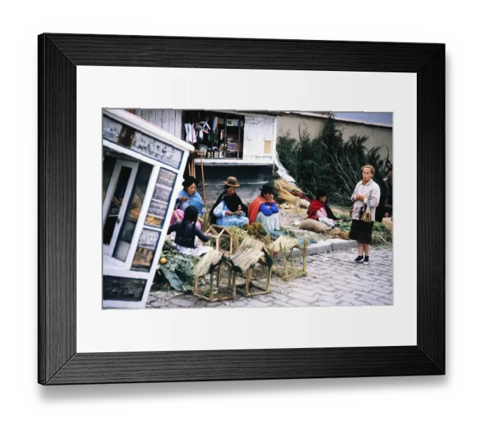 Framed Print : Women traders at the street market, city of La Paz, Bolivia, South America, British tourist standing Caption Christmas Eve in La Paz 1962, South America Framed Print : Women traders at the street market, city of La Paz, Bolivia, South America, British tourist standing Caption Christmas Eve in La Paz 1962, South America