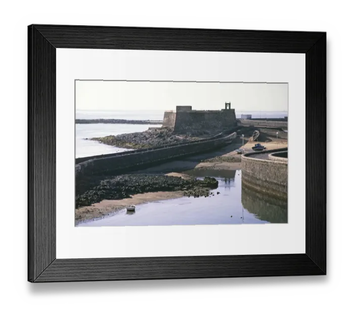 Framed Print : Fischerboote im kleinen Hafen von Castillo de San Gabriel, Arrecife, Las Palmas, Lanzarote, Spanien 1979 Framed Print : Fischerboote im kleinen Hafen von Castillo de San Gabriel, Arrecife, Las Palmas, Lanzarote, Spanien 1979