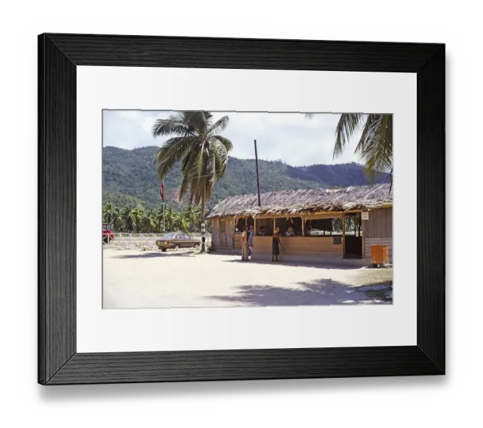 Framed Print : Kleines einfaches Abflugterminalgebaeude, Seychellen, Indischer Ozean 1980 moeglicherweise Praslin Framed Print : Kleines einfaches Abflugterminalgebaeude, Seychellen, Indischer Ozean 1980 moeglicherweise Praslin