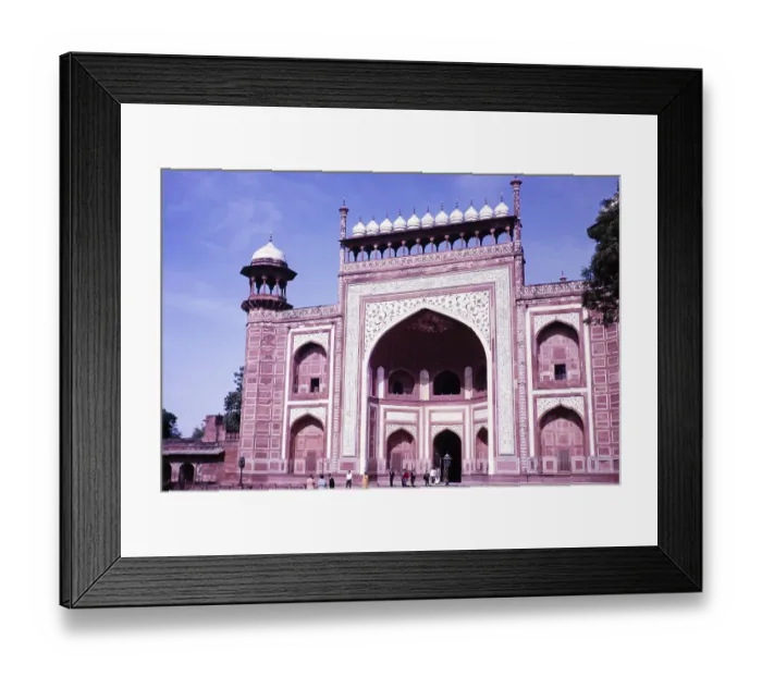 Framed Print : Oestliches Torgebaeude aus rotem Sandstein auf dem Gelaende des Taj Mahal, Agra, Indien, 1964