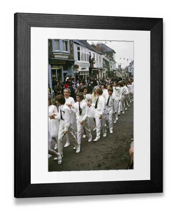 Framed Print : Flora Day, Pelztanz, Prozessionstanz fuer Kinder, Helston, Cornwall, England, UK 1973 Framed Print : Flora Day, Pelztanz, Prozessionstanz fuer Kinder, Helston, Cornwall, England, UK 1973