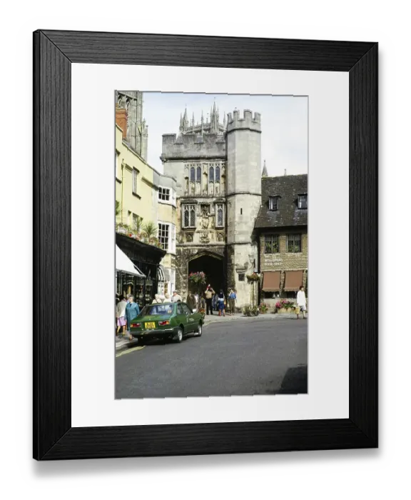 Framed Print : Historische Gebaeude Torhaus zur Kathedrale Market Place, Wells, Somerset, England, UK September 1980