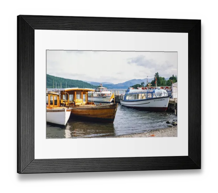Framed Print : Boote auf dem Lake Windermere, Bowness, Bowness-on-Windermere, Lake-District-Nationalpark, Cumbria, England, UK Juni 1978