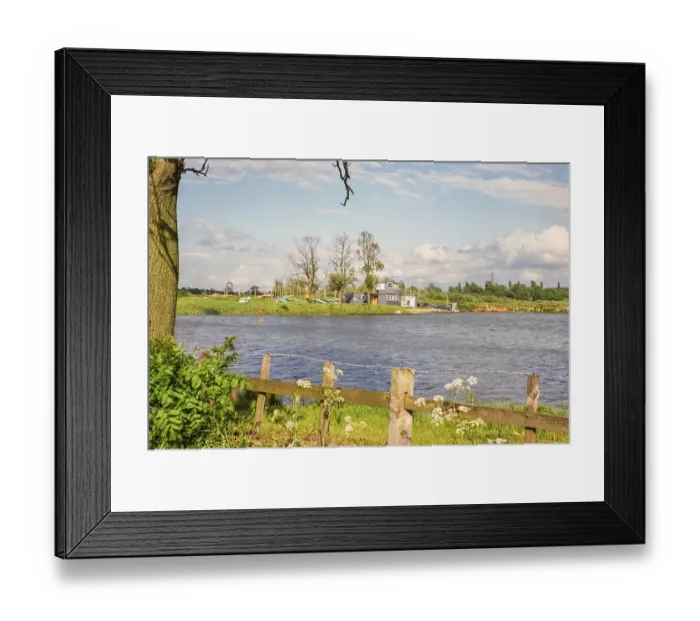 Framed Print : See und Segelclubgebaeude, Melton Mowbray, Leicestershire, England, Vereinigtes Koenigreich Juni 1977