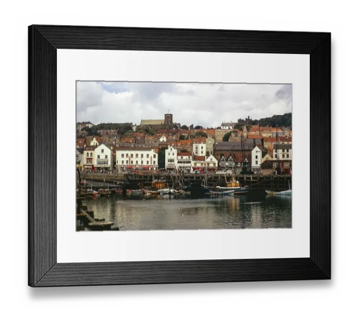 Framed Print : Boote im Hafen, Scarborough, Yorkshire, England, UK 5. September 1974