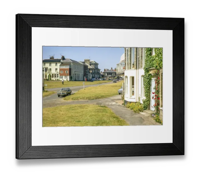 Framed Print : Constitution Hill und Queen Street, Southwold, Suffolk, England, UK Juli 197 Framed Print : Constitution Hill und Queen Street, Southwold, Suffolk, England, UK Juli 197