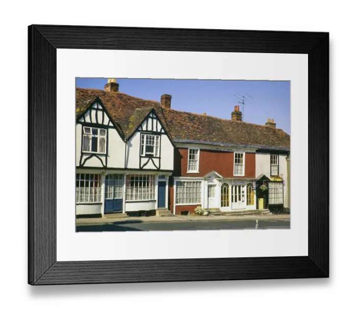 Framed Print : Historische Gebaeude und Geschaefte auf dem Market Hill, Woodbridge, Suffolk, Juli 1972 Framed Print : Historische Gebaeude und Geschaefte auf dem Market Hill, Woodbridge, Suffolk, Juli 1972
