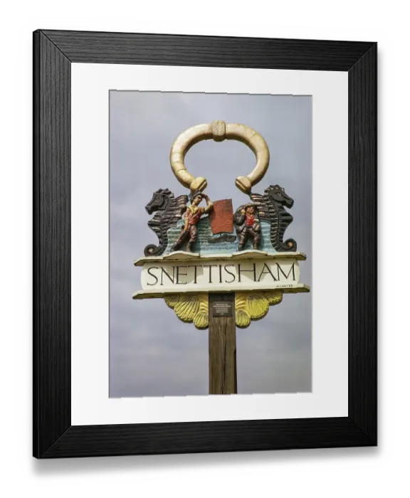 Framed Print : Dorfschild, Snettisham, Norfolk, England, UK Juli 1970